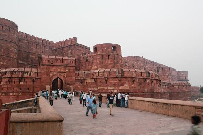 1-Day Trip to The Taj Mahal, Agra from Delhi by Super-fast Train - 7:20am pickup and the Hazrat Nizamuddin Aulia stop
