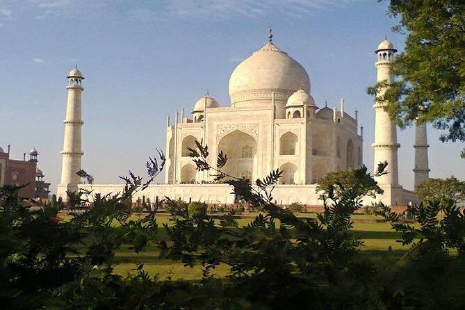 2-Day Agra Fort and Taj Mahal Guided Tour from Delhi Airport - From Delhi Airport to Agra: the car-and-hotel setup that cuts stress