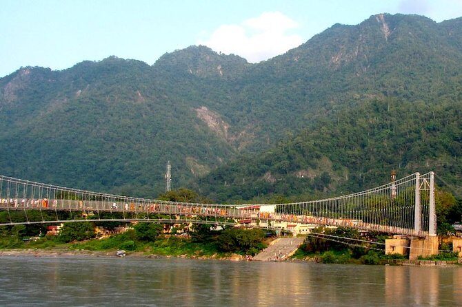 2 day tour of Himalayas with Yoga at Rishikesh and Haridwar from Delhi - The Ganga aarti at Parmarth Niketan: what you should expect at the riverbank