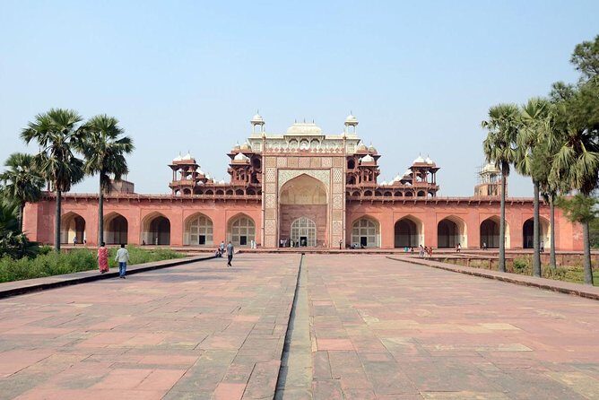 2 Days Delhi Agra and Fatehpur Sikri Tour By Private Car - Overnight in Agra: why the schedule is built for the Taj at two moments