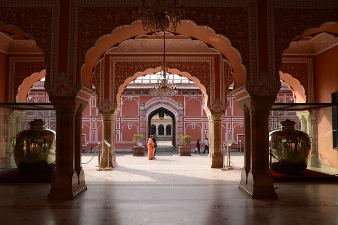 2 Days Jaipur Tour From Delhi - Day 1: City Palace, Jantar Mantar, and Hawa Mahal in one tight loop