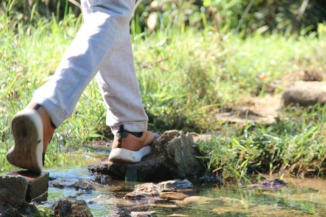 2Days 1Night Trekking Kalaw to Inle - Day one in Myanmar countryside: taxi, village lunch, farm-house sleep