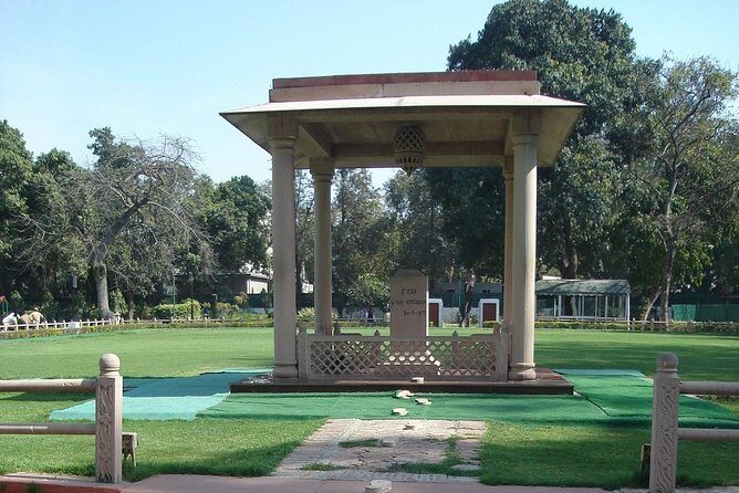 3 Day Luxury Golden Triangle Tour to Agra and Jaipur From Delhi - The Day 2 Detour to Fatehpur Sikri and Then Jaipur