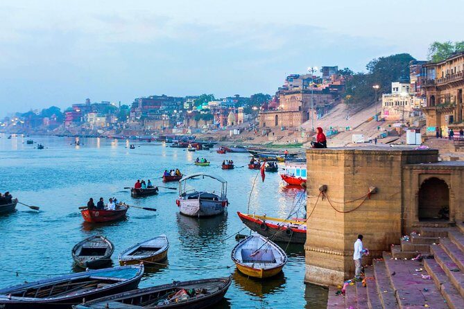 3-Days Delhi and Varanasi Tour by Express Train.Includes,Hotel Transfers. - Day 1 in Delhi: Mughal icons, Lotus Temple, and a smooth handoff to the train