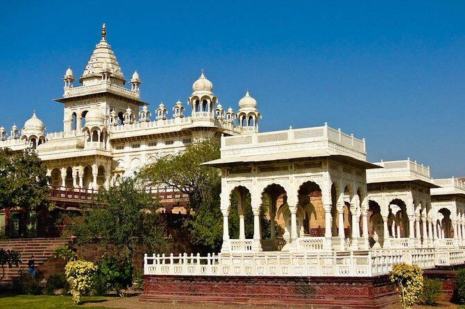 3 Days Guided Jodhpur & Udaipur Tour From Jaipur With Hotels - Udaipur Day 2: City Palace, Jagdish Temple, Saheliyon ki Bari, Lake Pichola