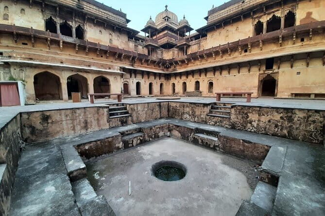 3 Days Private Khajuraho Historical Tour with Breakfast - Day 2 temple hopping: Javari to Kandariya Mahadev in a clean sequence