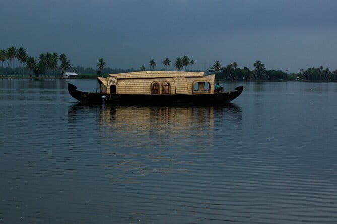 3 Nights Private Kerala Premium Package by Sanguine Holidays - Day 3: Alleppey backwaters on a private houseboat (and why attached toilets matter)