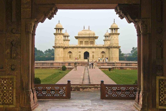4 Days Delhi Agra Jaipur Private Tour From Delhi - Day 2: Old Delhi by rickshaw, Mughal landmarks, then the drive to Agra