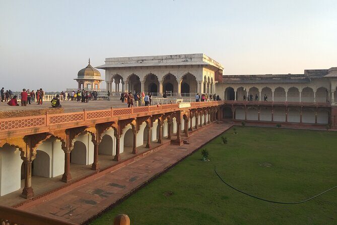 4-Days Golden Triangle Tour {Taj Mahal at Sunrise} - Morning light at the Taj Mahal: what the 5:45 AM start changes