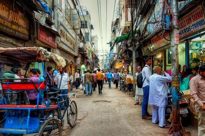 4-Hour Old Delhi Evening Walking Tour with Local Dinner & Guide - Jama Masjid at dusk: Mughal scale you can actually appreciate