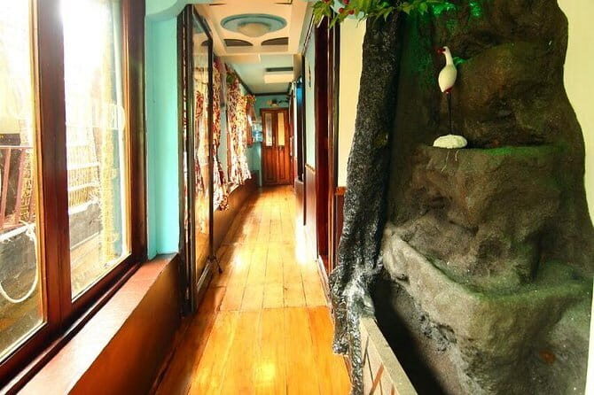 5 Day Kerala Private houseboat incl. Resort, Hotel, Cab Tourved - The Smart Route: Kochi to Munnar to Periyar to Alleppey