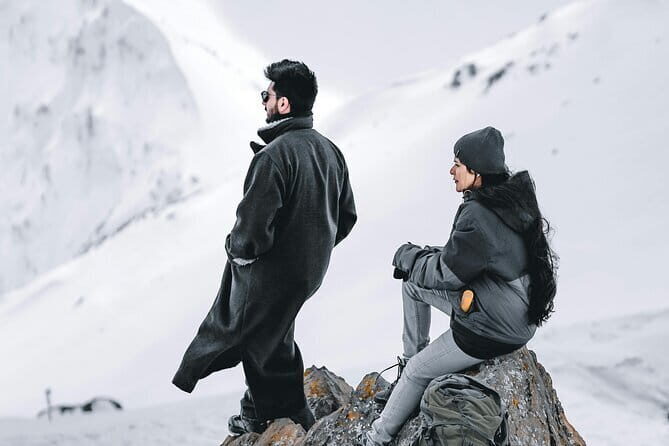 5 Days Kashmir Beauty Tour with Accommodation and Transport - Day 1 on Dal Lake: Shikara Ride, Houseboat Comfort, and Evening Pace