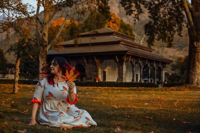 5 Days Kashmir Beauty Tour with Accommodation and Transport - Evening Dal Lake Cruising: Floating Gardens, Handicrafts, and Shikara Time
