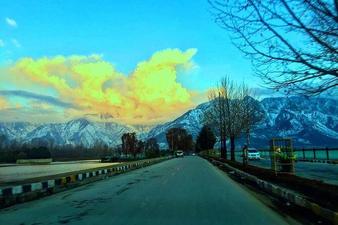 5-Days Kashmir tour includes Accommodation and Private Transportation - Day 1 in Srinagar: shikara on Dal Lake, then easy settling in