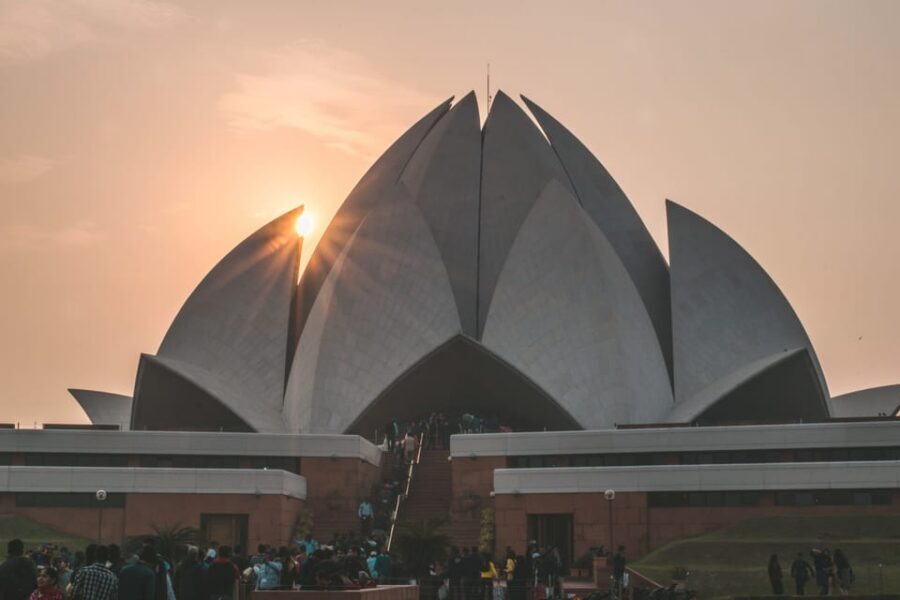 5-Hour Half-Day Delhi Temple Tour with Pick-Up & Drop-Off - Key Things You’ll Notice on This Tour