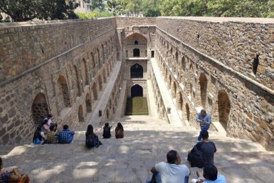 6-Day Private Tour of Delhi, Agra, Jaipur and Varanasi from Delhi - Day One in Delhi: From India Gate to Jama Masjid to Qutub Minar
