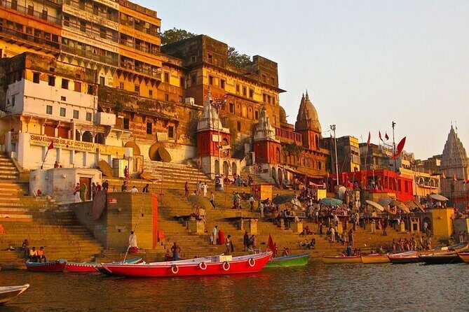 7 Days Golden Triangle Tour with Ranthambore & Varanasi Tour - Delhi’s Qutub Minar: a UNESCO start that helps you orient fast
