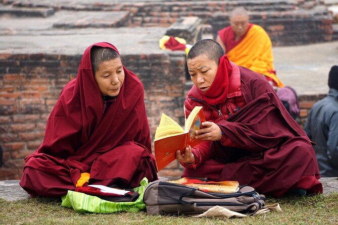 7 Days Varanasi to Lumbini Buddhist Expedition ( All Inclusive ) - Ganga Aarti: a powerful evening with strong atmosphere