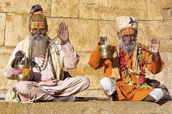 8-Day Private Golden Triangle Tour with a Ranthambore Wildlife Safari From Delhi - Day 1 in Delhi: airport meet-up and a simple start
