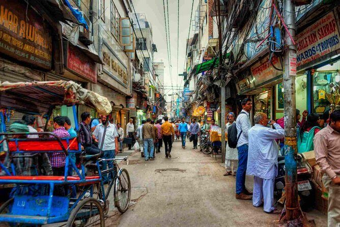 8 Days GOLDEN TRIANGLE EXCURSION WITH RANTHAMBORE WILDLIFE SAFARI - Day 6 Jaipur arrival: sandstone city vibe and craft-market time