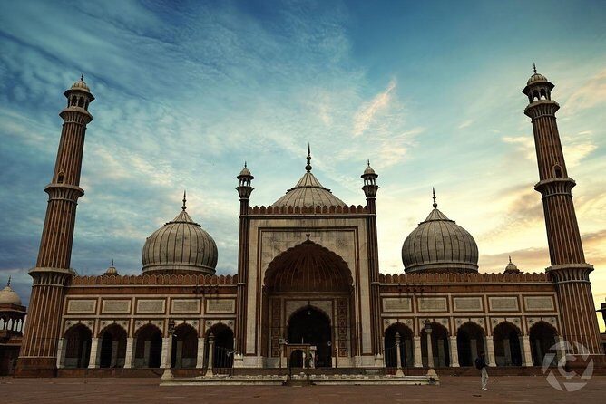 8 Days GOLDEN TRIANGLE EXCURSION WITH RANTHAMBORE WILDLIFE SAFARI - Day 7 Amer Fort plus royal Jaipur: City Palace, Hawa Mahal, Jantar Mantar, and Jal Mahal