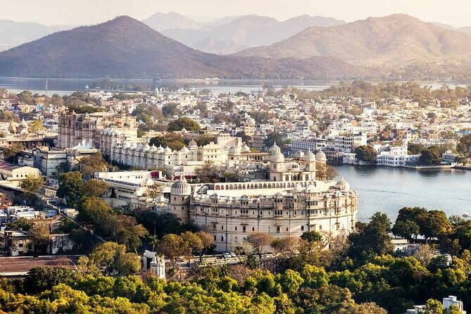 8 Days Golden Triangle with Ranthambore & Udaipur Tour - Sunrise Taj Mahal at 5:45 AM: The Morning Everyone Wants (And the Reason It’s Worth It)
