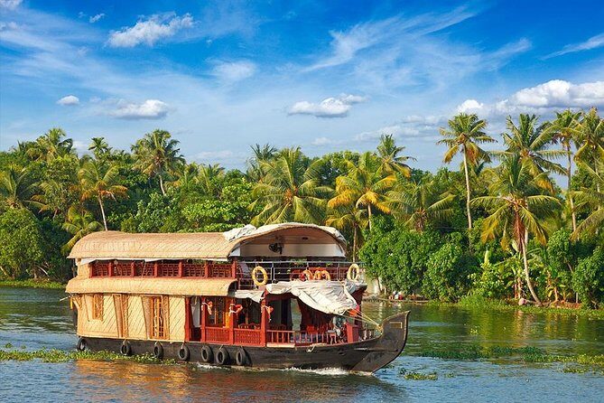 9 Days Private Exotic Kerala Tour - Periyar Wildlife Sanctuary: forest-and-lake time with a boat ride