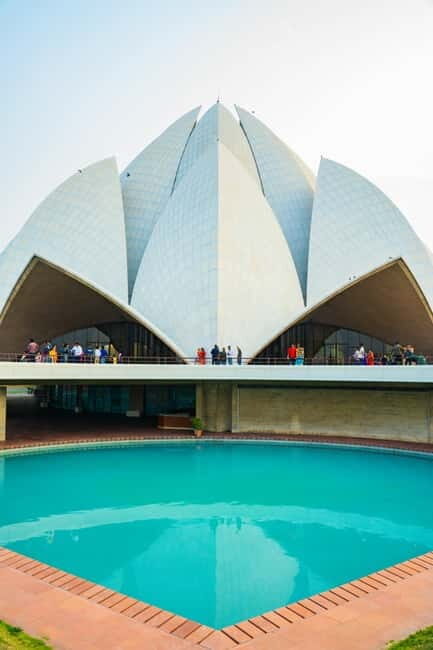 A full-day tour of Old & New Delhi Monument Express Entry - The car ride experience: why comfort matters more than you think