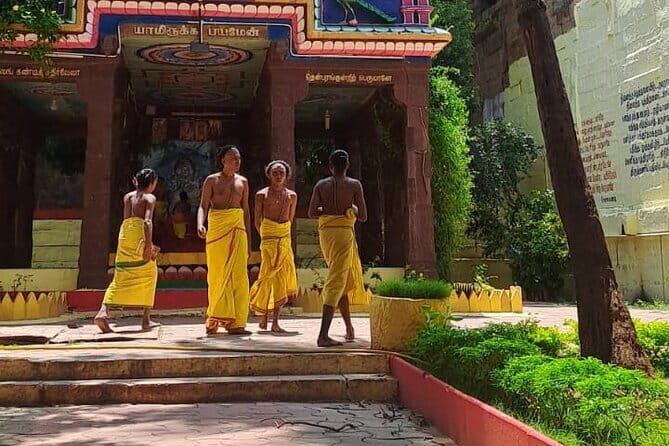 A Guided Cultural Immersion:Meenakshi Temple’s Night Ceremony - Timing and meeting point: keeping your evening stress-free
