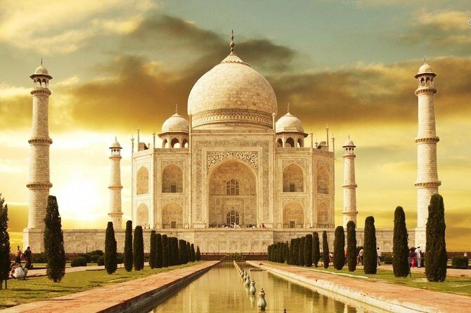 A wonderful day trip to Taj Mahal - Pickup in New Delhi: what “meet and greet” really means