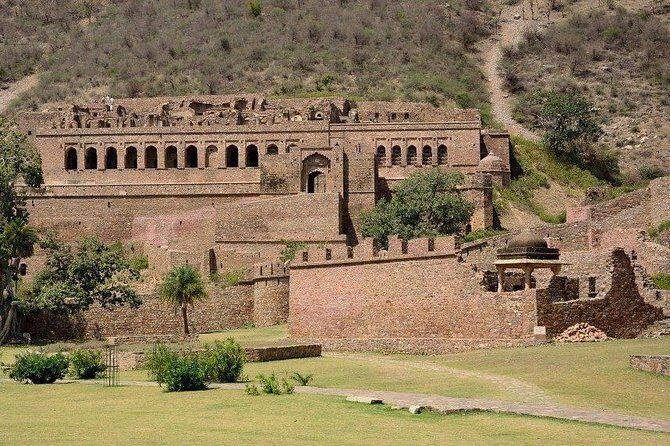 Abhaneri & Bhangarh Day Trip – Car, Guide, Lunch & Monkey Temple - Gataji Monkey Temple: Morning Energy at a Place Called Home by Monkeys