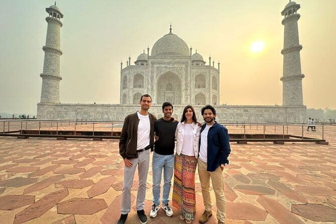 Access to the Taj Mahal skipping the Queue - Taj Mahal Tickets - How the live guide makes the whole day click