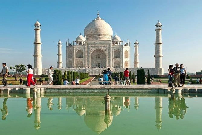Affordable transfer from Agra to Lucknow - Arrival in Lucknow: drop anywhere in the city