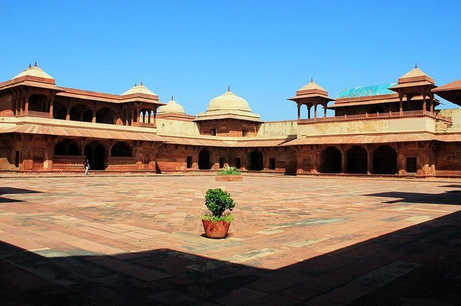 Affordable transfer from Jaipur to Agra via Fatehpur Sikri - Fatehpur Sikri in Four Hours: Big Sights, Clear Landmarks