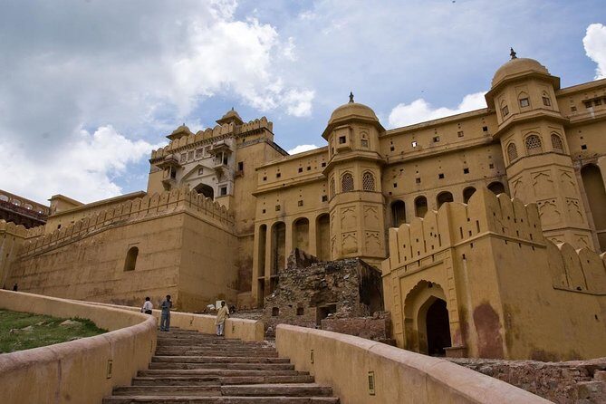 Agra and Jaipur Golden Triangle Private 3-Day Tour from New Delhi - Day 1 in Delhi: Qutub Minar, Lotus Temple, and a fast city reality check