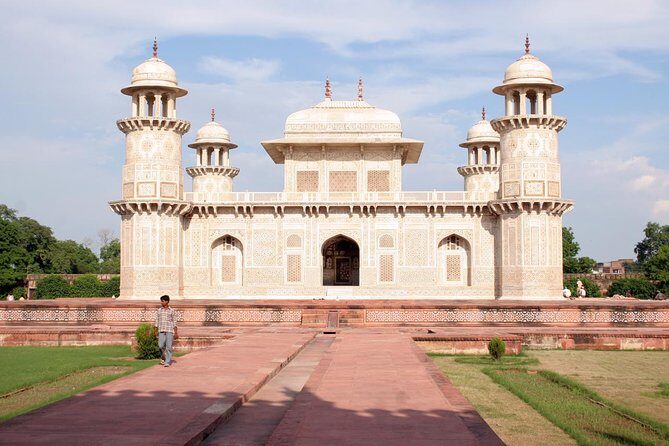 Agra City Tour - Agra Fort: the red fortress that explains power
