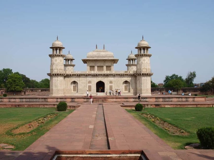 Agra: Guided City Tour Taj Mahal Agra Fort & Baby Taj by Car - Guide quality: live explanations and photo help you can use