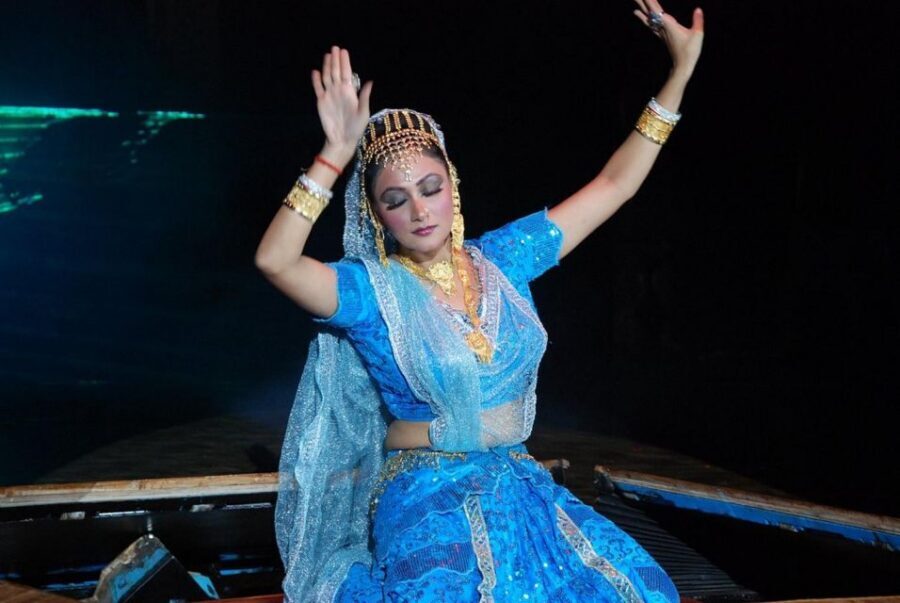 Agra: Mohabbat the Taj show tickets and agra transfers - Mohabbat The Taj at Kalakriti: what this show actually gives you