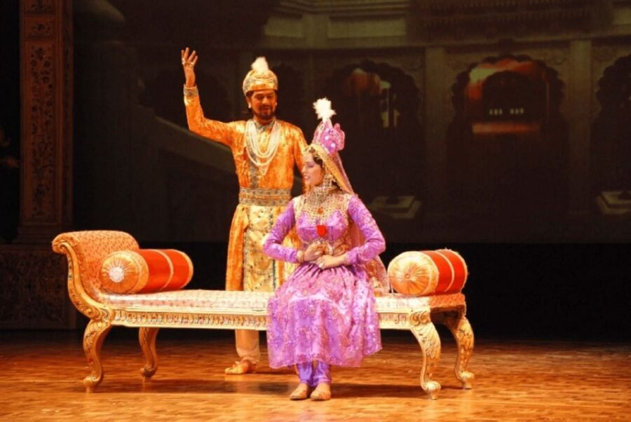 Agra: Mohabbat the Taj show tickets and agra transfers - Your 1.5-hour plan in real life: timing, pacing, and what to do before you arrive