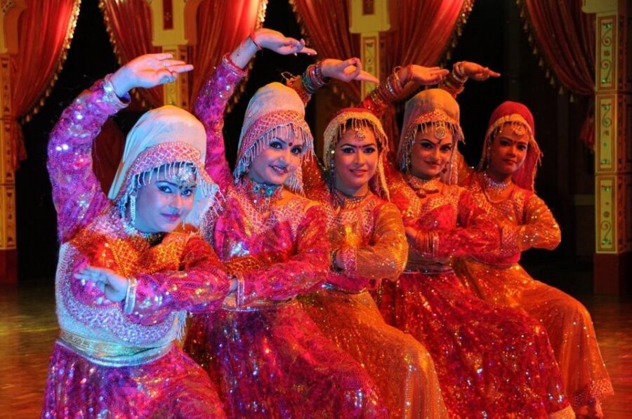 Agra: Mohabbat the Taj show tickets and agra transfers - Who should book Mohabbat The Taj with transfers
