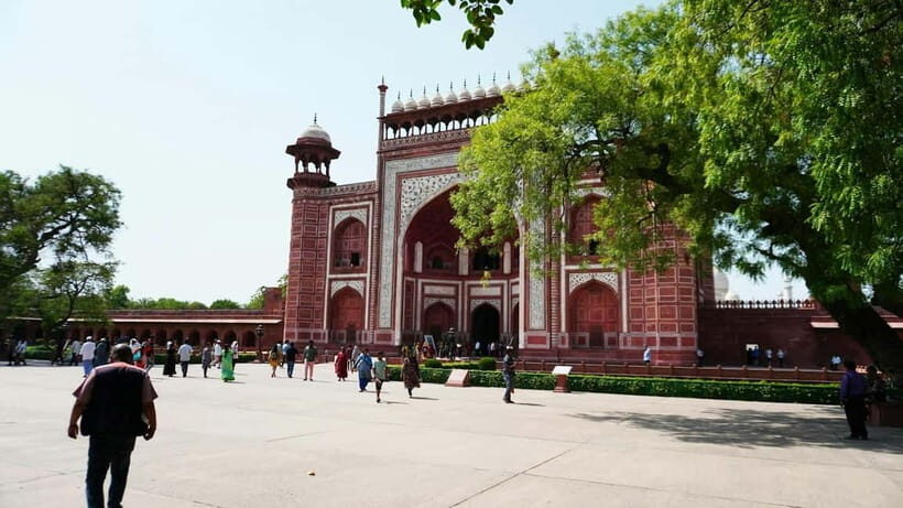 Agra: Private Sightseeing Half-Day Tour with Guide by Car - Should you book this private Taj Mahal and Agra Fort tour?