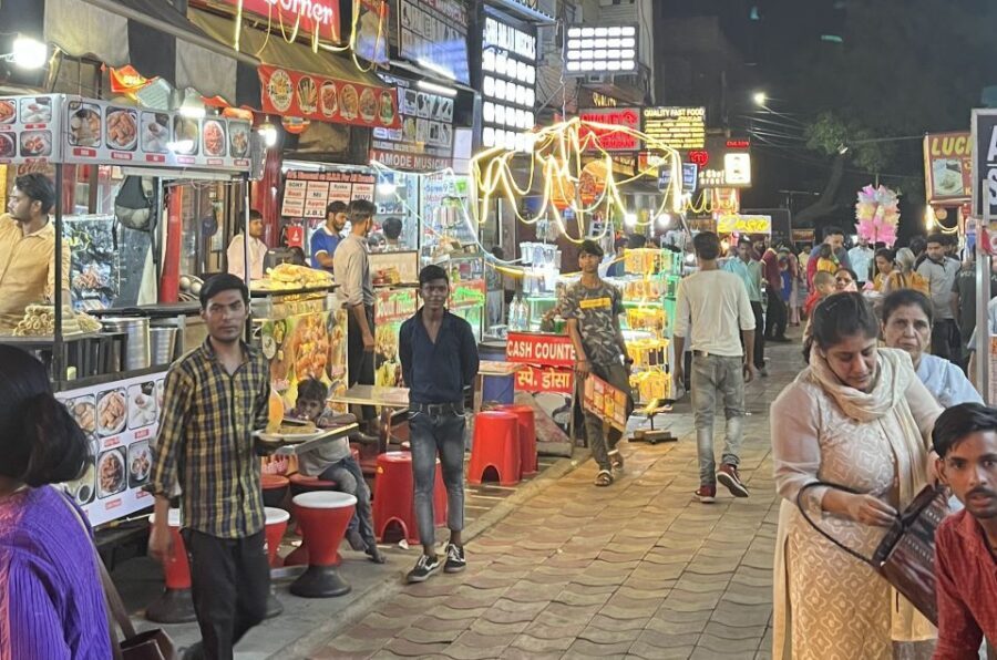 Agra: Sadar Bazar Food Market Night Walking Tour by Tuk-Tuk - Key things that make this tour work