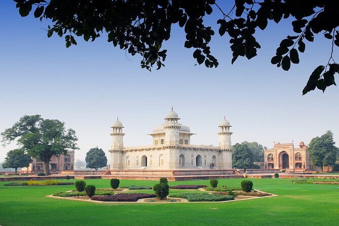 Agra: Skip The Line Sunrise Taj Mahal Private Guided Day Trip - Agra Fort guided visit: best use of your second half day