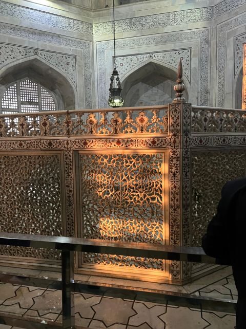 Agra: skip-the-line Sunrise Taj Mahal with Mausoleum Tour - Skip-the-line tickets: what you actually gain
