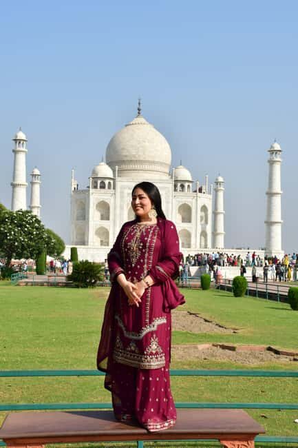 Agra: Skip the Line Taj Mahal & Agra Fort Guided Tour - Meeting Guide Riyaz: Live Commentary That Doesn’t Talk Over You