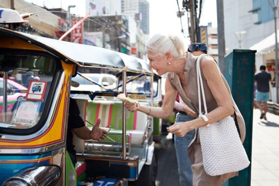 Agra: Skip The Line Taj Mahal Tour With Optional Tuk Tuk - Taj Mahal in 2.5 hours: what the visit feels like on the ground