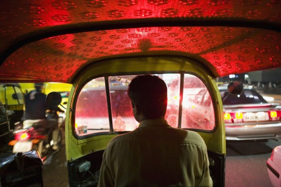 Agra: Skip The Line Taj Mahal Tour With Optional Tuk Tuk - Timing reality: Friday closures and hazy mornings