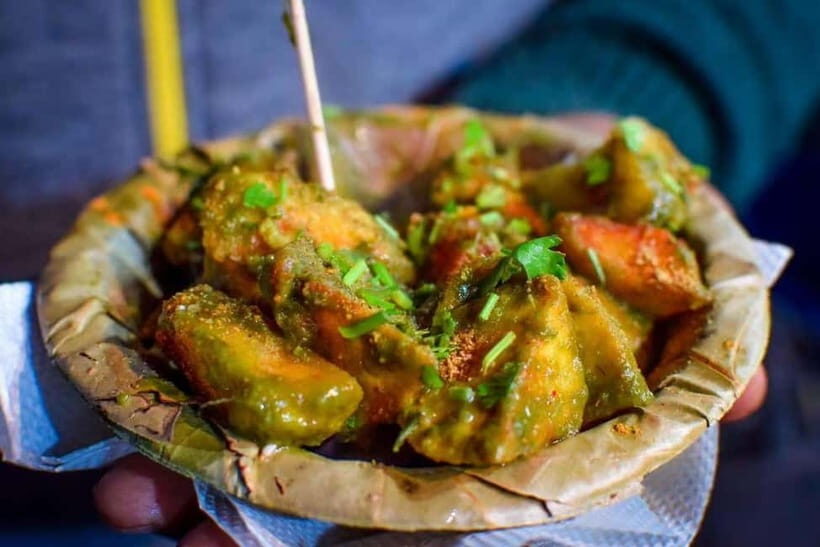 Agra: Street Food Walking Tour, Spice Market, & Tuk-tuk Ride - Kinari Bazaar to Jama Masjid: Mughal Craft Meets Daily Shopping