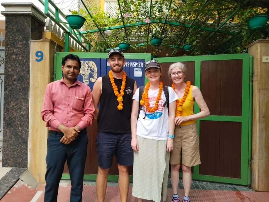 Agra: Sunrise Taj Mahal & Agra Fort Skip-The-Line Tour - Languages and communication: English plus a wide mix