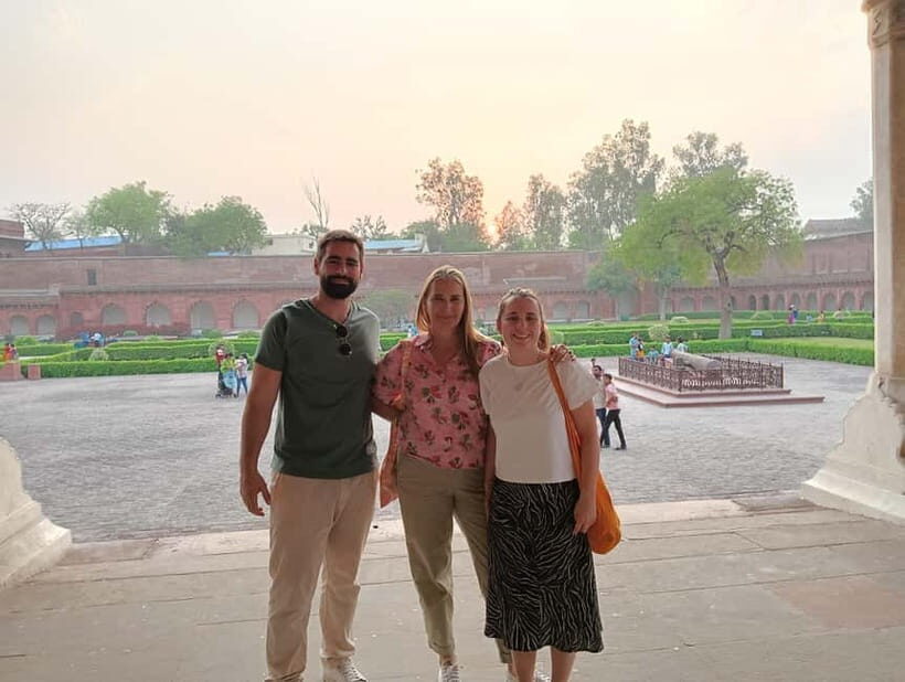Agra: Taj Mahal and Agra Fort Private Tour with Lunch - Watch for Photographer Pressure and Keep Control